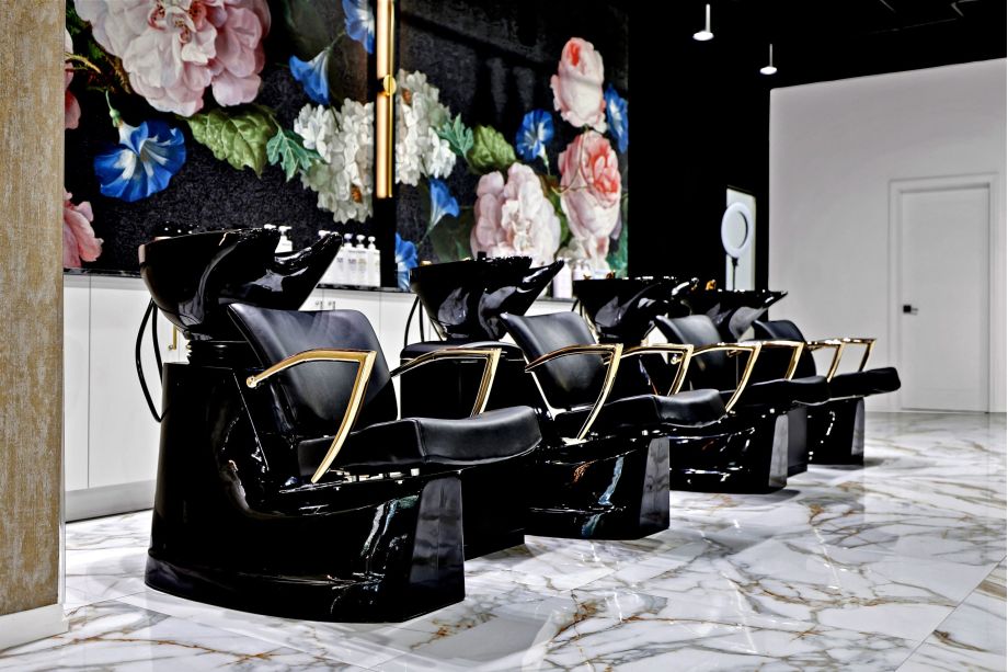 Professional Face Waxing: Before and After Tips 1 Calm, bright interior of Hairmess Salon, where we share waxing tips in Boca Raton with every client